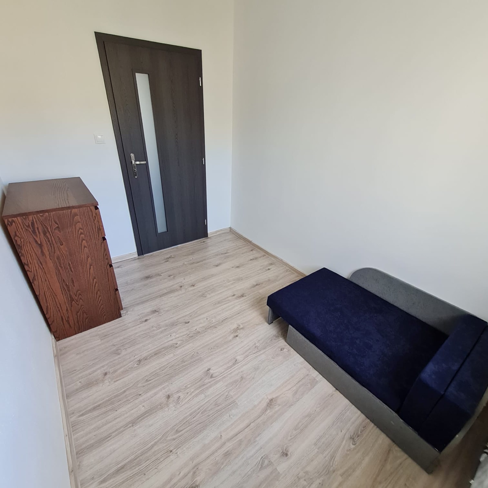 Menšia izba s rozkladacím gaučom